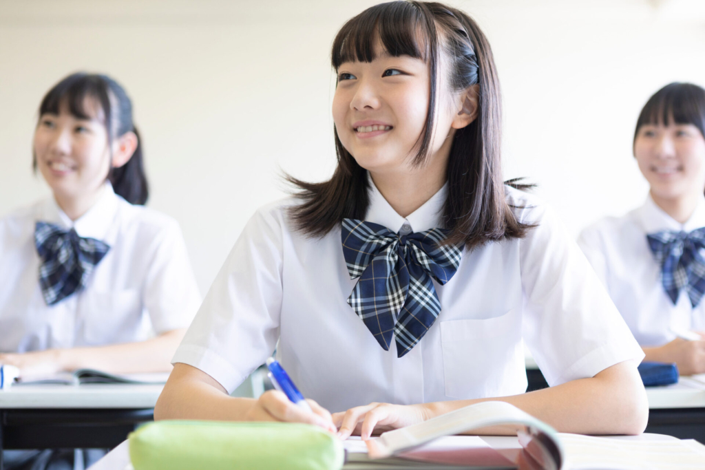 集団指導を受ける学生